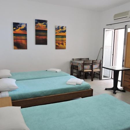 Egeon Rooms And Studios Jeorjoúpoli Eksteriør bilde