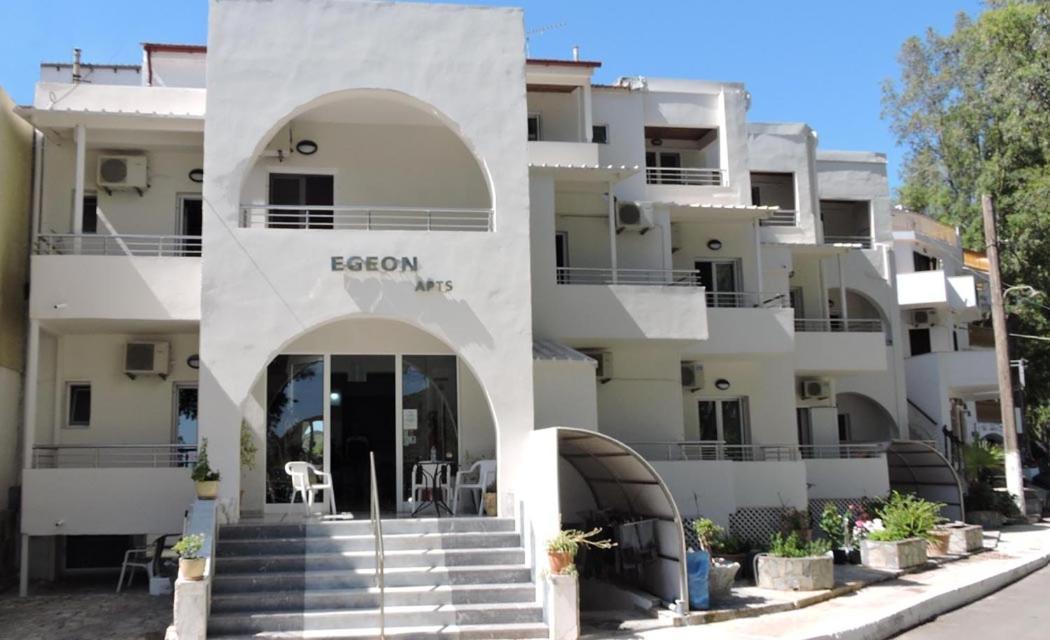 Egeon Rooms And Studios Jeorjoúpoli Eksteriør bilde